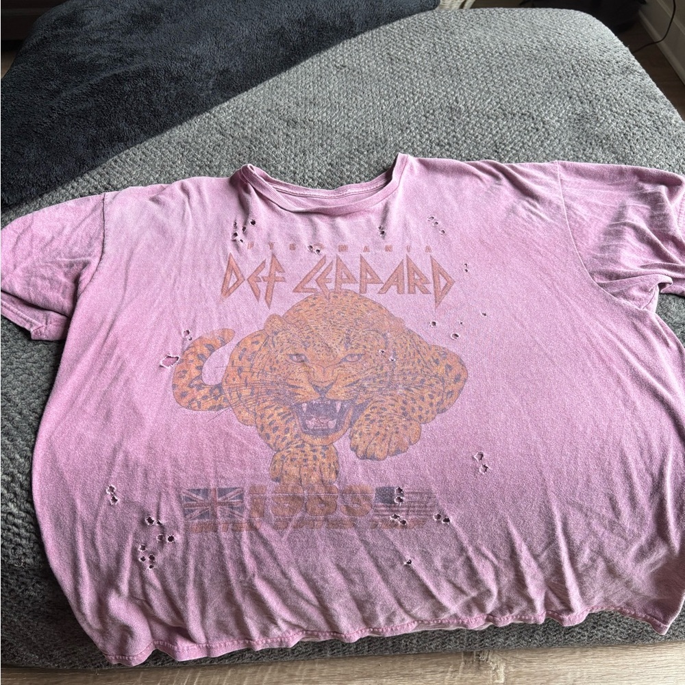 Urban Outfitters Def Leppard Pink Graphic Short Sleeve Tee